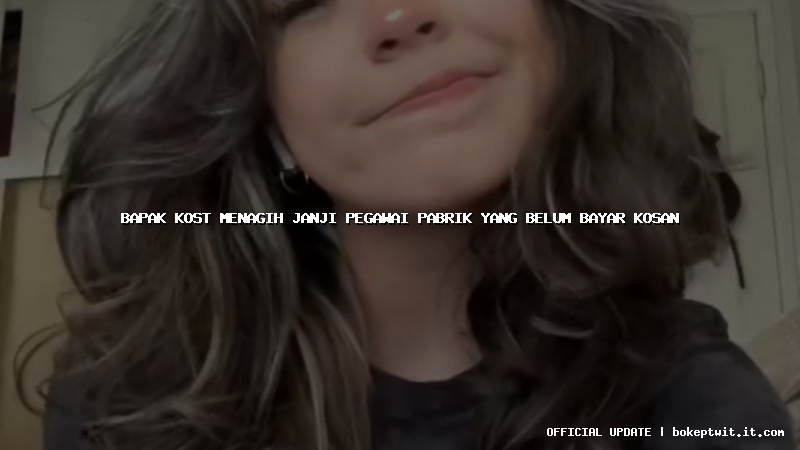 bapak kost menagih janji pegawai pabrik yang belum bayar kosan