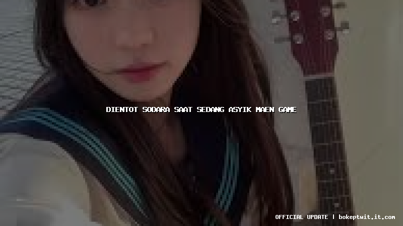 dientot sodara saat sedang asyik maen game