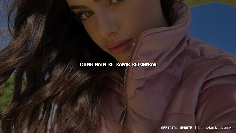 iseng main ke kamar keponakan