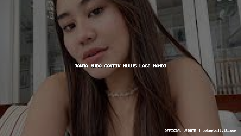janda muda cantik mulus lagi mandi