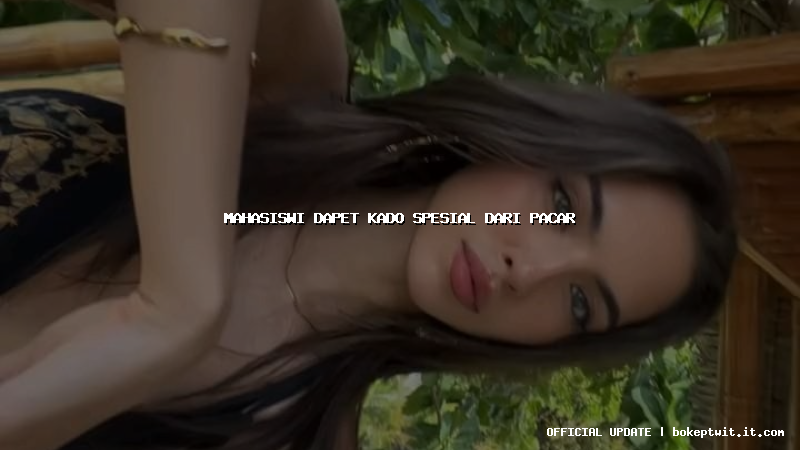 mahasiswi dapet kado spesial dari pacar