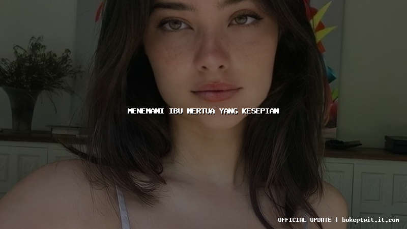 menemani ibu mertua yang kesepian